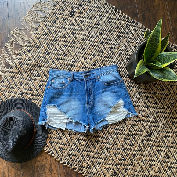 🌵 Cute High Rise Shorts 🌵 - Picture 2 of 10